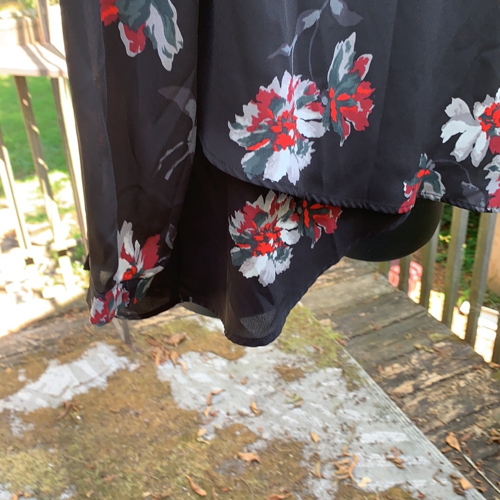 Chelsea and Theodore black & red L/S top sz L - Picture 3 of 6